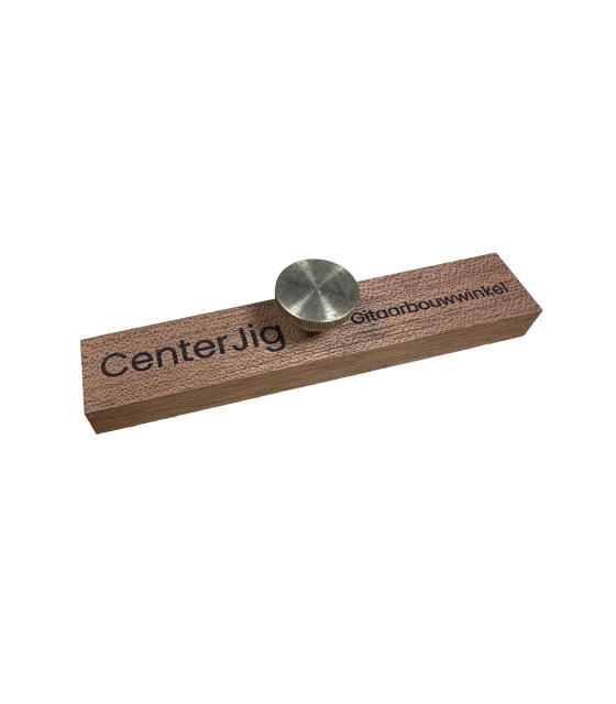 CenterJig von Gitaarbouwwinkel zum Markieren der Mitte auf einem Stück Holz.