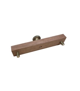 CenterJig von Gitaarbouwwinkel zum Markieren der Mitte auf einem Stück Holz.